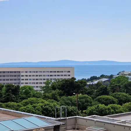 Luminous Apartment Split